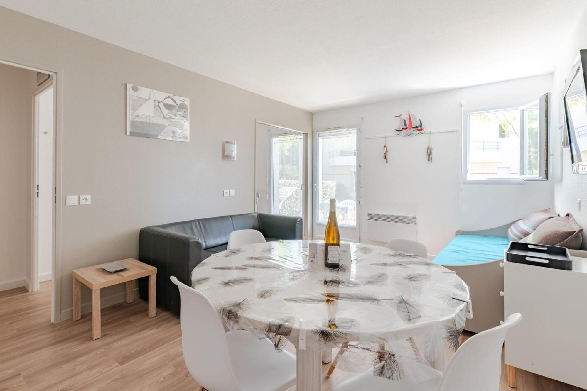 Bel Dans Avec Piscine Appartement *